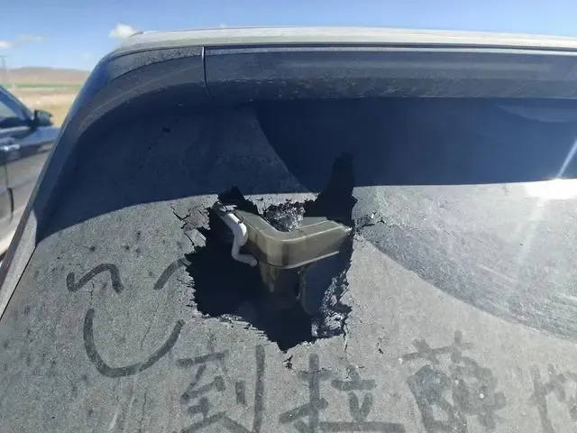 “恶鬼”砸车，青海惊魂