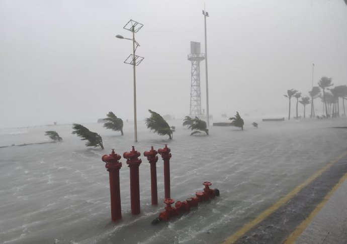  海南三沙出现海水倒灌。 中国天气