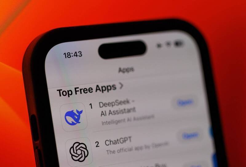 多国政府及许多企业更忧心敏感资料「被送中」禁止下载DeepSeek。（示意图，彭博）