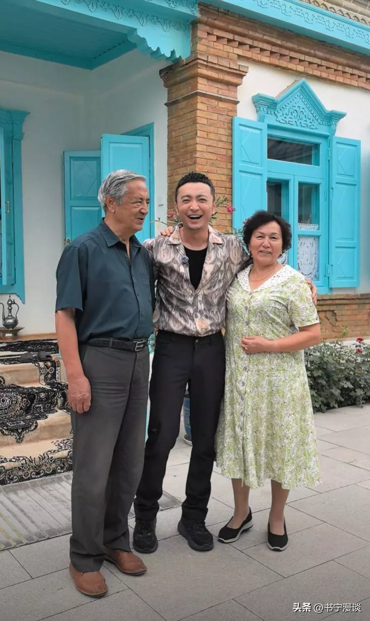 42岁尼格买提晒豪华新疆老家，超大房子装修精致