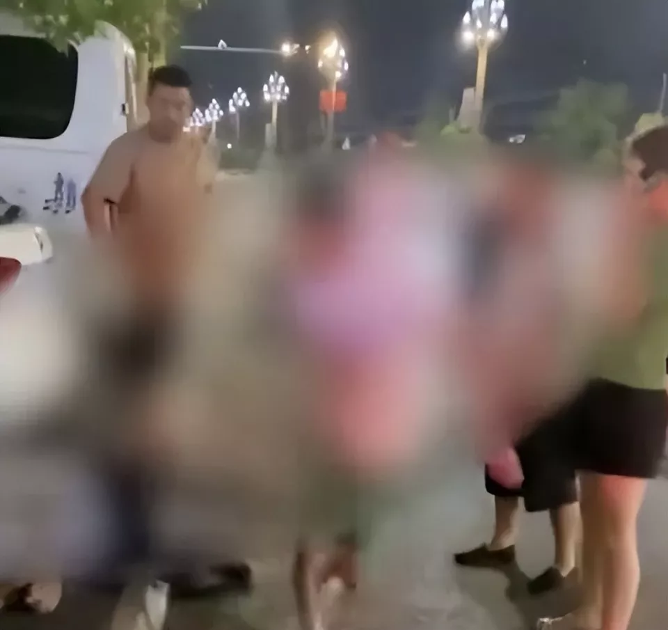 “一男子带12岁女孩开房”：涉事男子已抓获