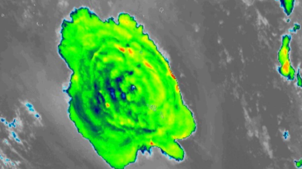 东加火山喷发时的监测图。 （图/翻摄自 NOAA/NESDIS/ASPB）