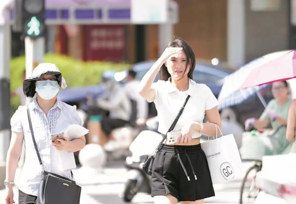 ▲▼杭州气温飙破39°C。 （图/翻摄自微博）