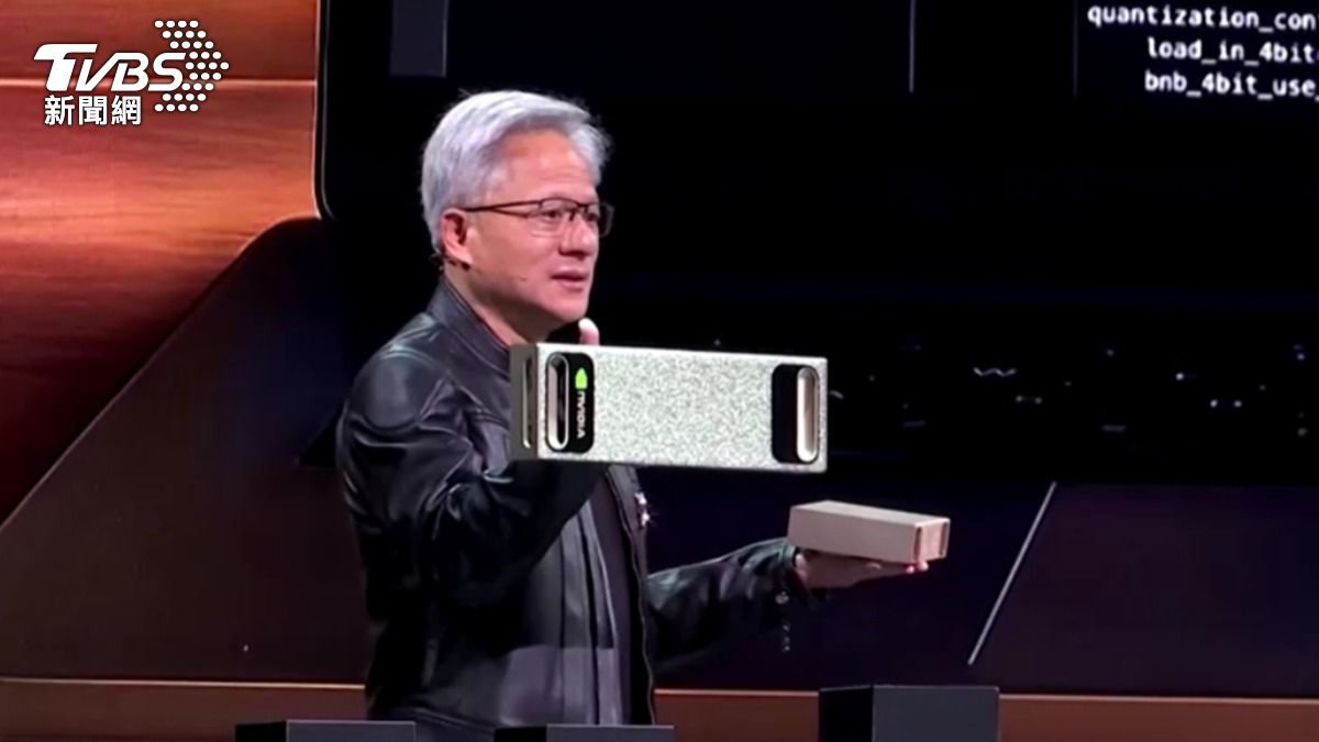 辉达执行长黄仁勋身家突破台币4兆元，跻身全球十大富豪。 （图/路透社）