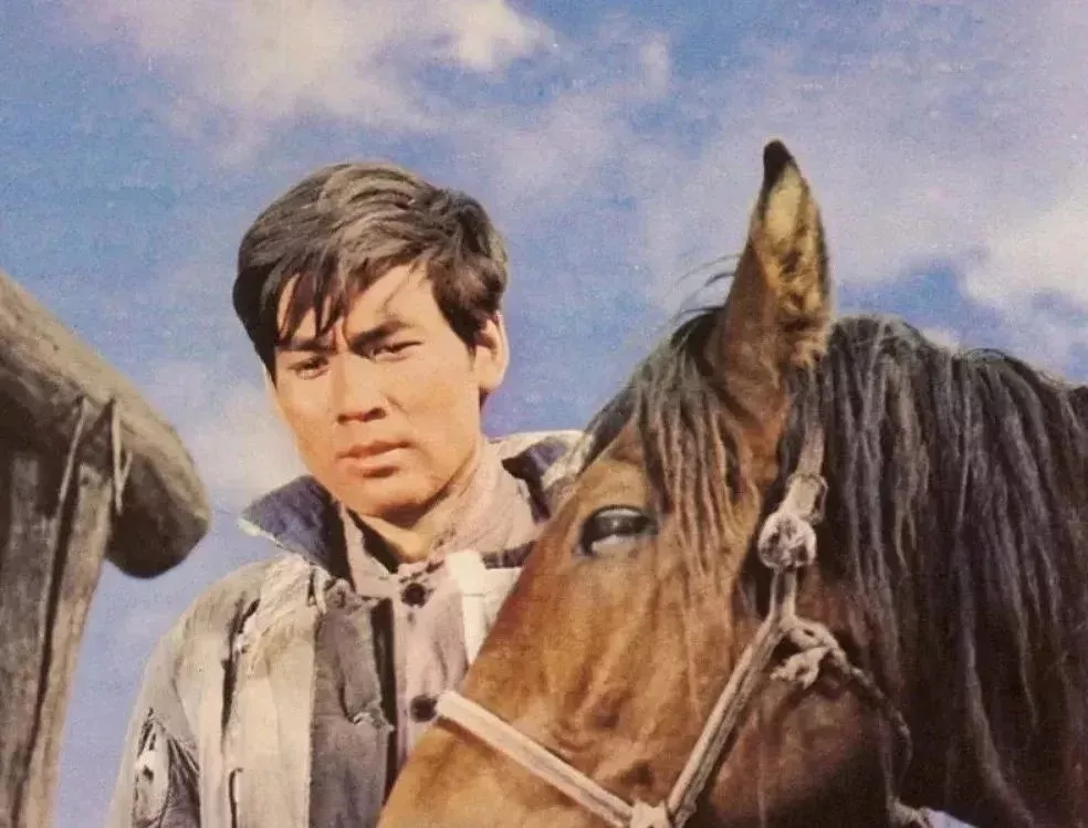 1984年，朱时茂与陈佩斯首度合作登上春晚，表演小品《吃面条》，两人因此成为春晚上的常客。