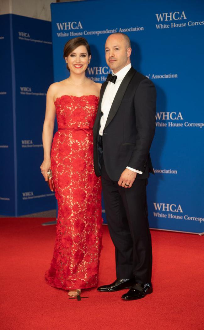 叙总统沙拉和CBS美女主持人“调情” 引发争议