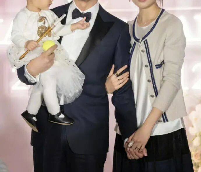 李亚鹏再次官宣离婚:因还不上债老婆孩子跑路了?