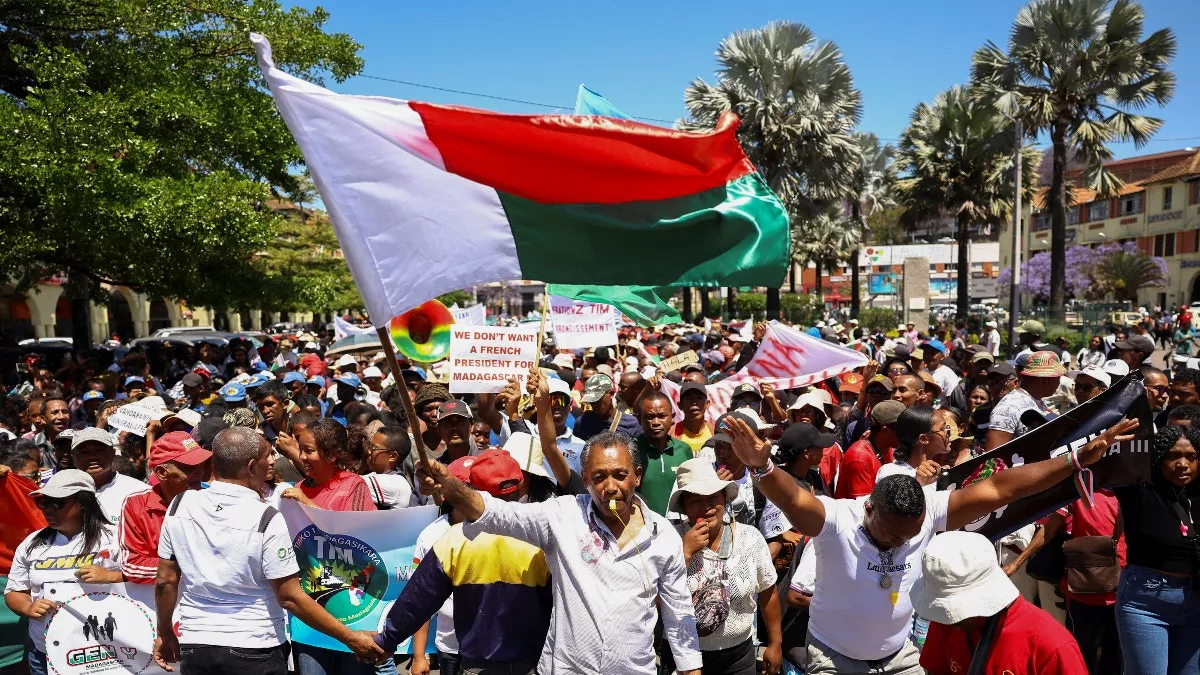 马达加斯加变天 总统流亡 国会弹劾 军方接管国家