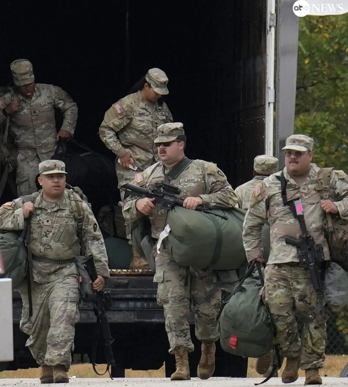 XXXXXL码美军照片被群嘲 发言人:已经换掉了