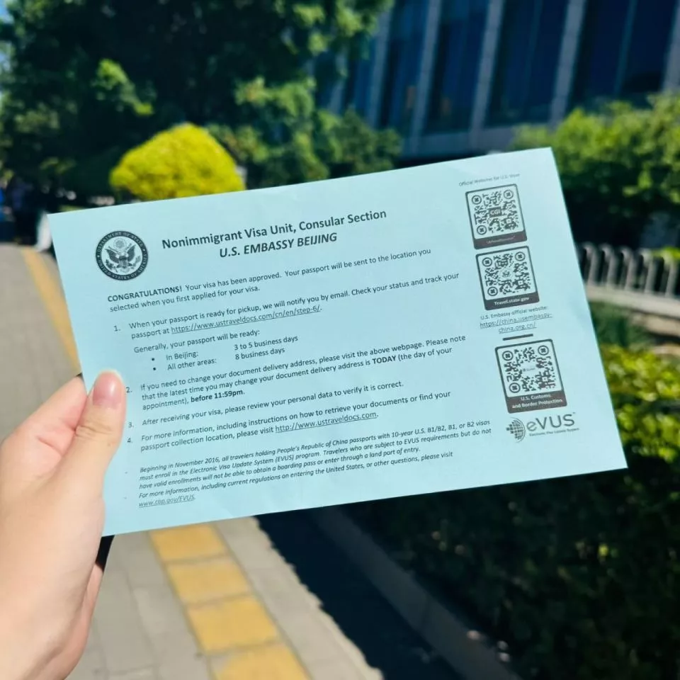 “烽火戏牛马”之后，自嘲“签证奴隶”的留美中国人