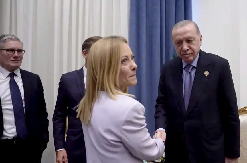 埃尔多安劝意大利女总理戒烟 马克龙调侃：不可能