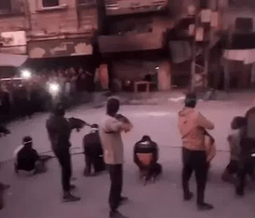 哈马斯在街头公开处决“以色列合作者”