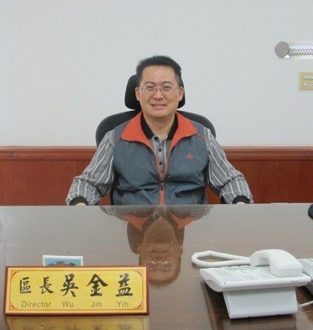 新竹市议员张祖琰今上午在质询时指出，香山区长吴金益未经市府同意，从去年9月开始翘班，到清大上博士班课程，估计不假外出多达10几次。（图撷自香山区公所网站）