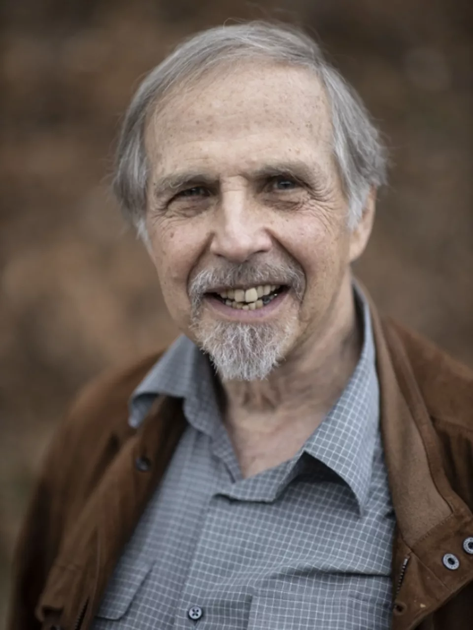 哈佛教授居家照护患病妻子11年:把私人痛苦活成公共的光