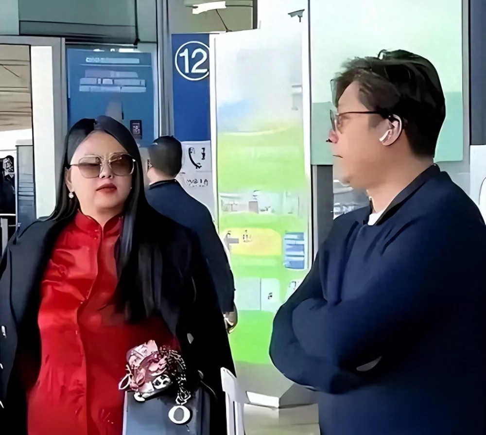 李湘回国目测200斤，从富态到臃肿已成球