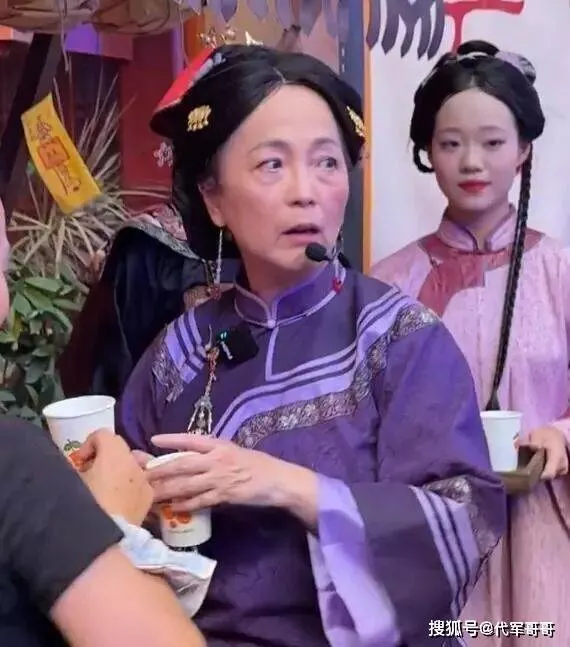 62岁“石榴姐”苑琼丹近照曝光，面容浮肿显老