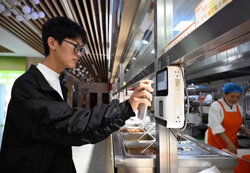 校园餐又起风波,只能填“满意”“非常满意”