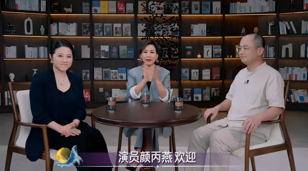 53岁女星自曝几个月没来月经,第一反应是怀孕