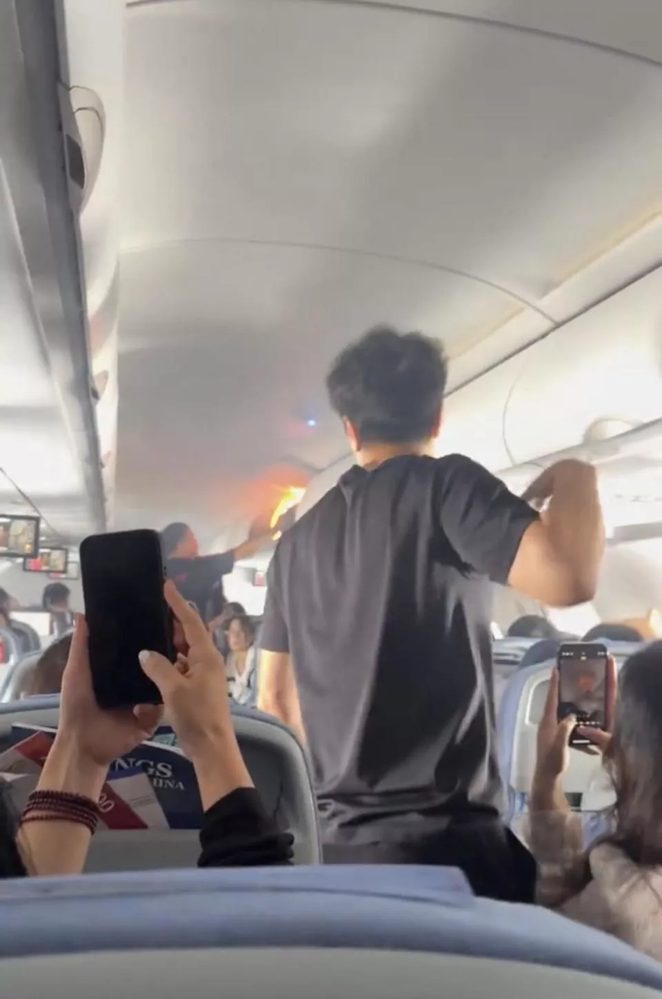 杭州飞首尔国航CA139航班客舱出现明火备降浦东