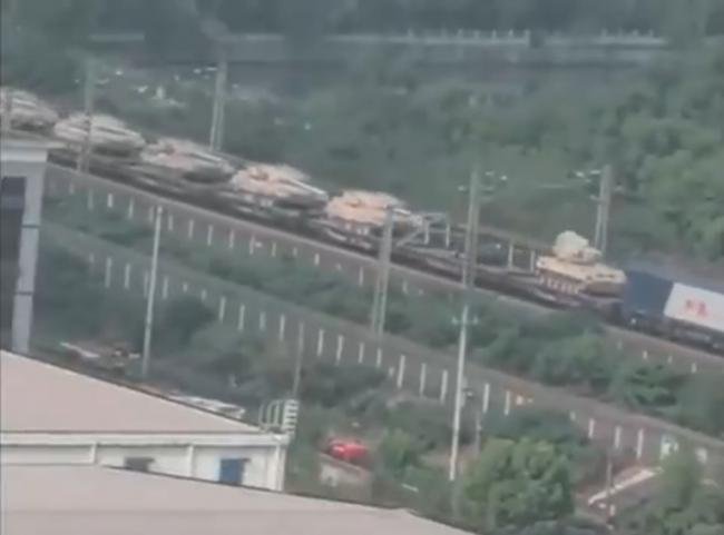 传上百将军排队审查 多省高速现大量军车移动 传上百将军排队审查 多省高速现大量军车移动