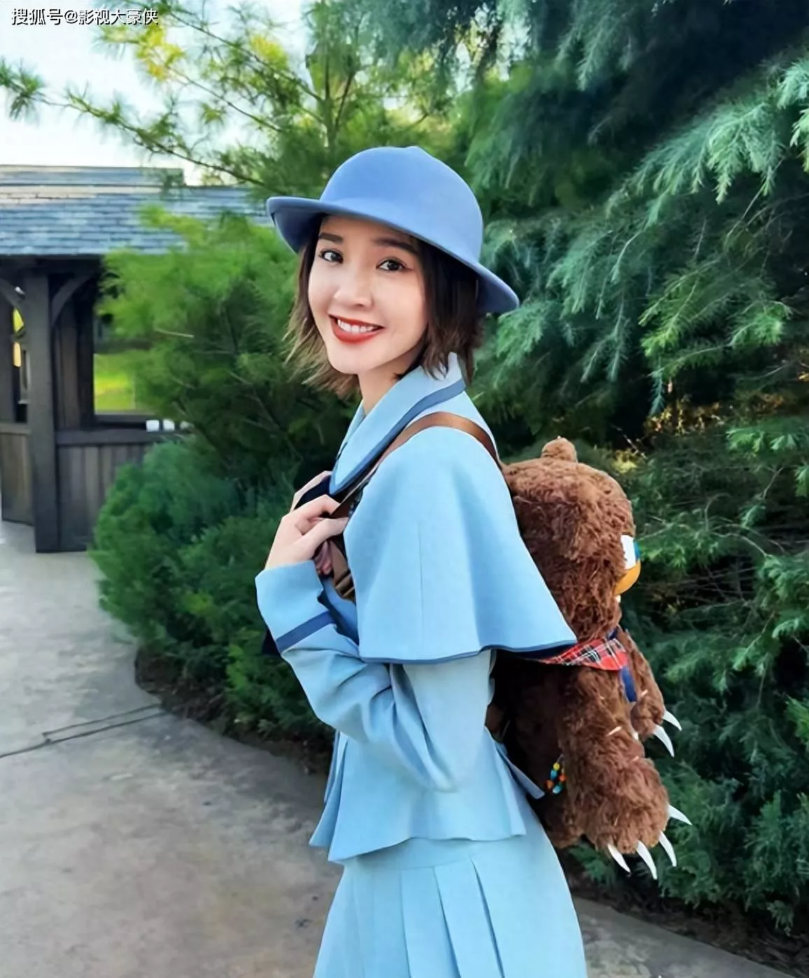 唐艺昕与5岁女儿穿亲子装惊艳 似姐妹花