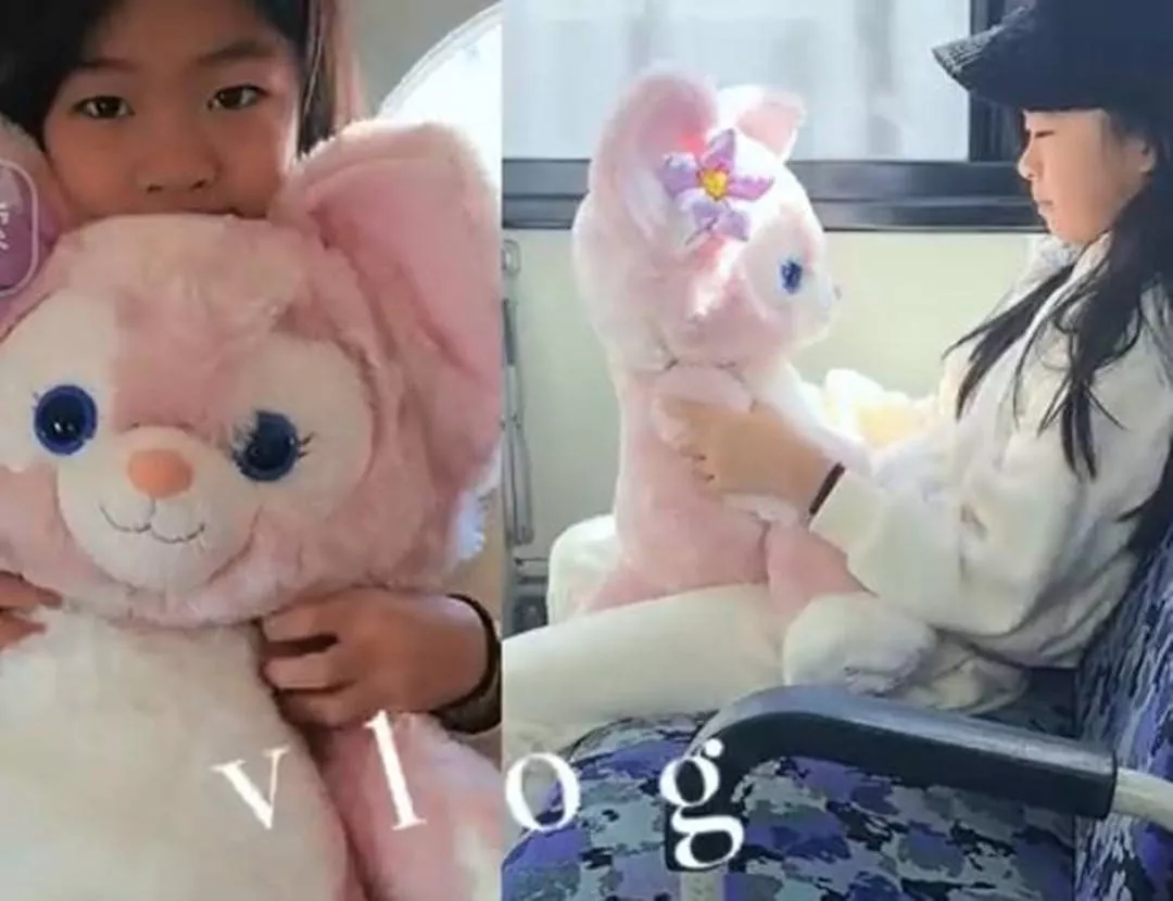 章子怡周末带女儿出国追星,醒醒化妆去见偶像