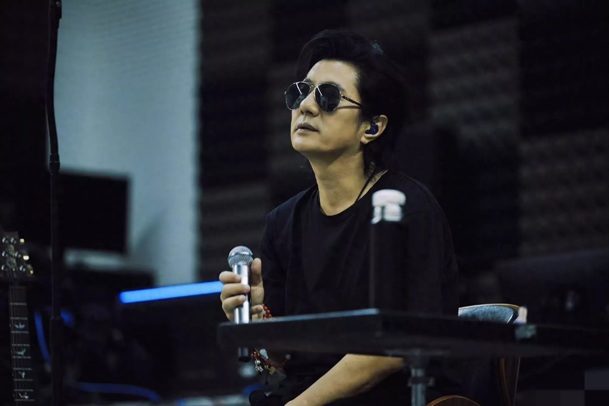 郑钧演唱会女儿为他和声,长得漂亮台风像爸爸