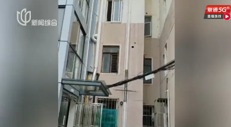 上海女子直呼:如厕不敢站起 洗澡轮廓被看光