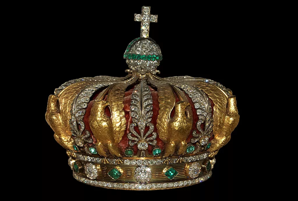 罗浮宫盗9国宝！宛如电影 劫匪失手搞丢王室后冠