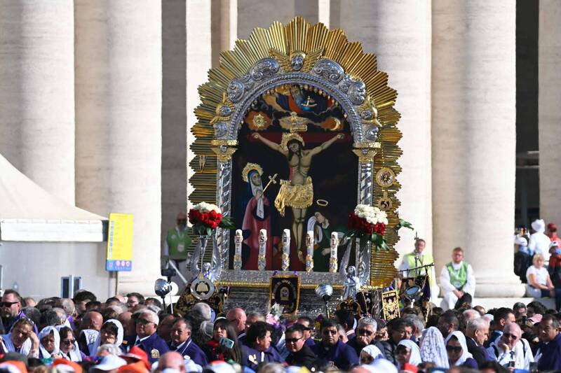 10月19日，梵蒂冈圣伯多禄广场将举行7位新圣人的封圣弥撒，其中包括委内瑞拉深受爱戴的「穷人医师」荷南德兹。（法新社）