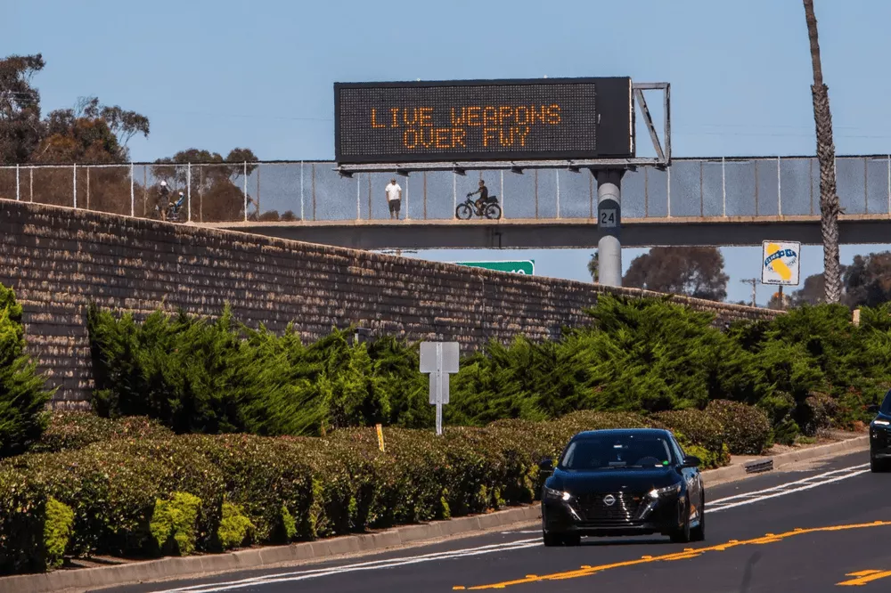 美副总统安保车遭军演炮弹碎片击中,未造成人员伤亡