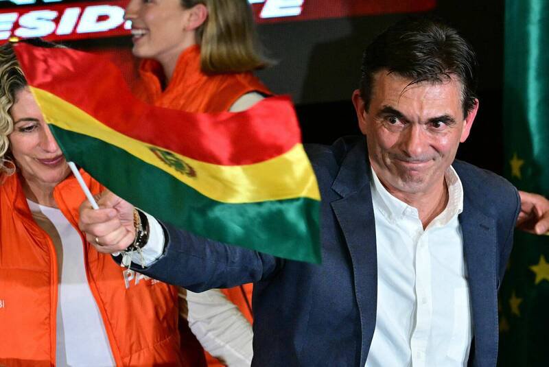 亲商的中右翼参议员帕兹（Rodrigo Paz），当选波利维亚新总统。（法新社）