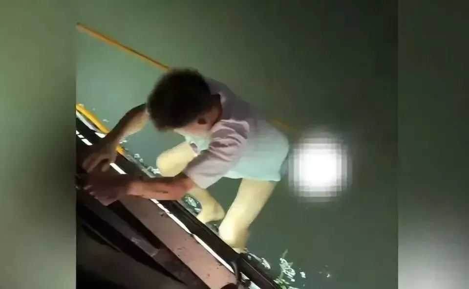 女子跳河被救后举报施救者侵犯肖像权，法律怎么看？