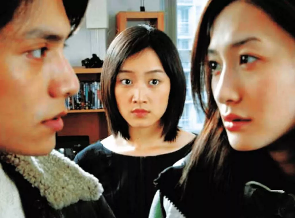 49岁赵子琪带俩女儿购物,母女三都是瓜子脸细高个