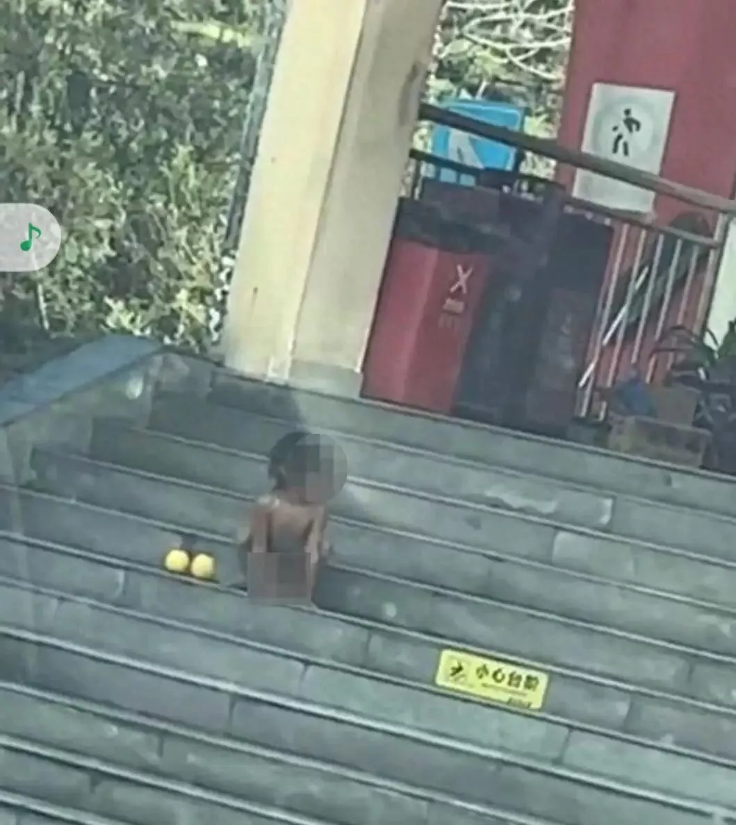 家人同意不让野人小孩赤裸爬行,关键疑点还没查清