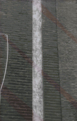 城墙飞瀑，古城秋日限定奇观。（图/@西安城墙）