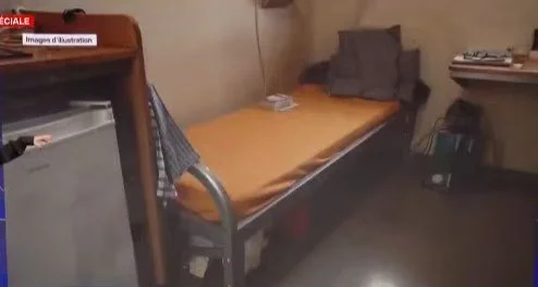 法媒曝光萨科齐牢房照片，看电视要付费，早餐要自己做