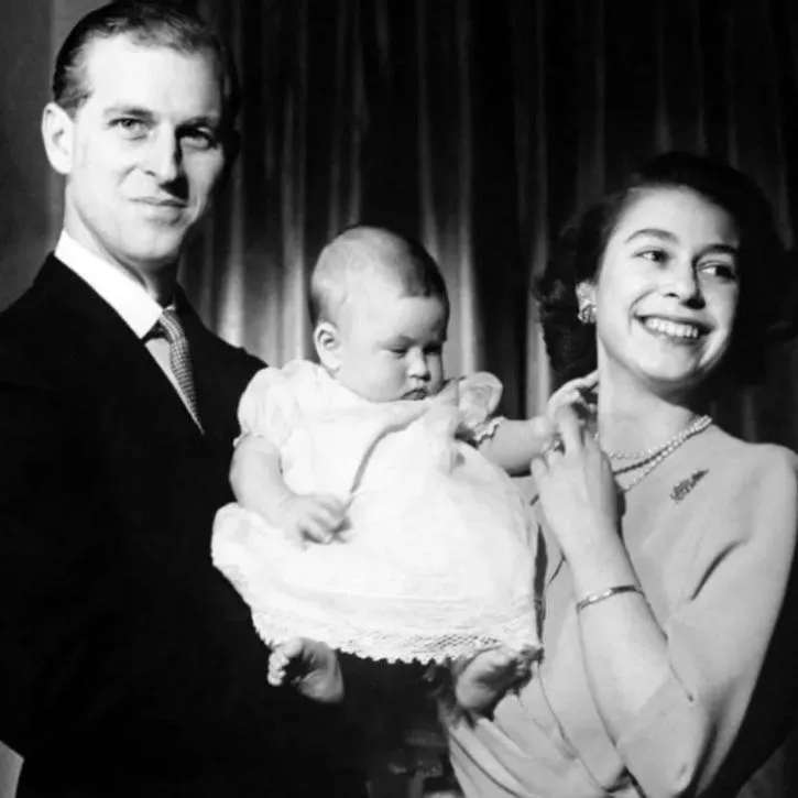 放弃所有头衔和荣誉：一个英国王子的陨落