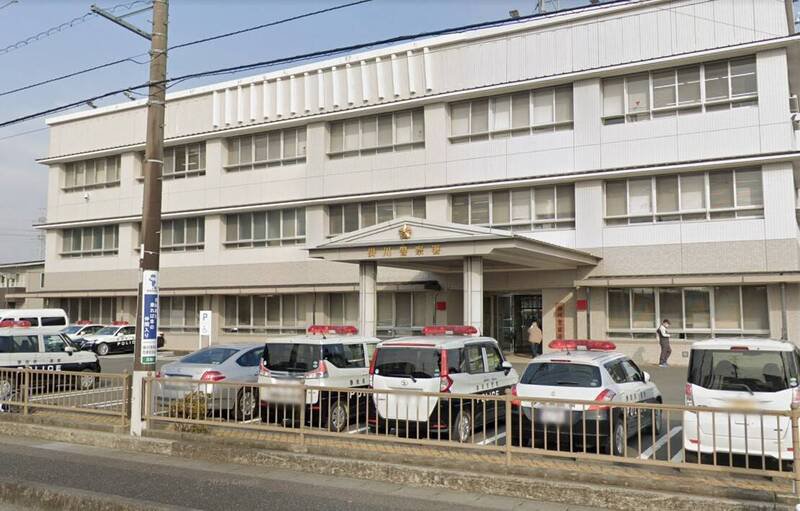 日本静冈县挂川市民宅的冷冻库，发现1具5岁女童的遗体。图为挂川警察署。（图撷自Google街景）