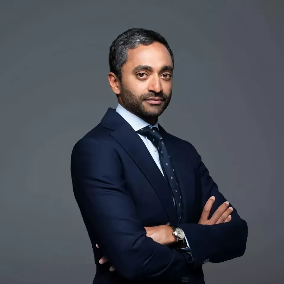 这位出身贫寒的百亿投资人，又做出惊人选择