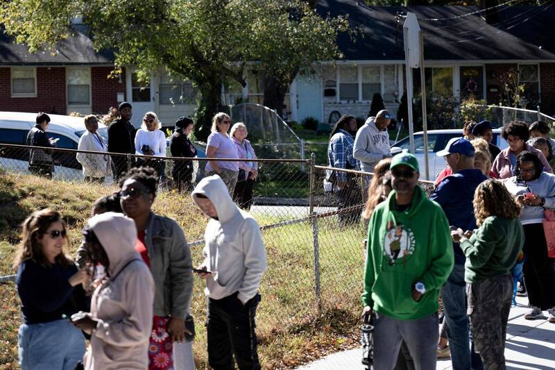 现场大排长龙。（法新社）