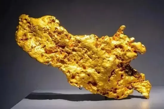 偷巴黎博物馆6公斤金块 中国女贼手法专业！