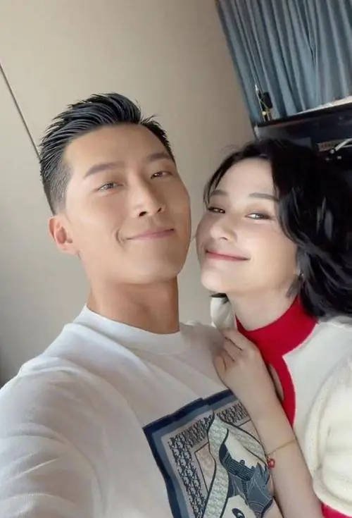 何超莲窦骁回应“闹离婚”等传闻:我们感情稳定,望大家勿信谣勿传谣