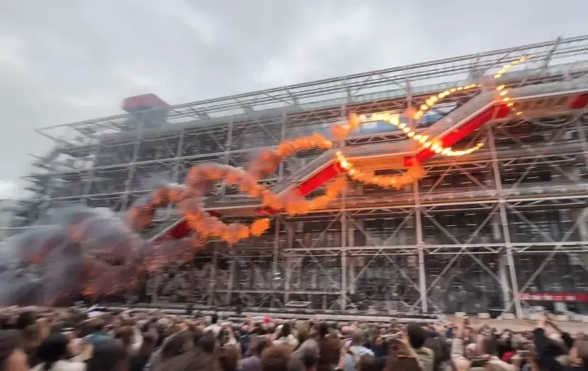 蔡国强在巴黎再办烟花秀，名为“最后的狂欢”