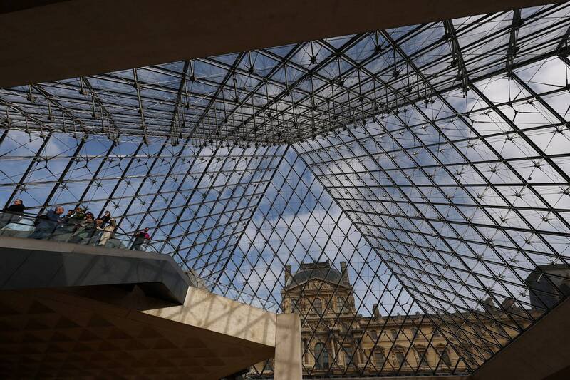 法国巴黎罗浮宫19日惊传窃案。（路透）