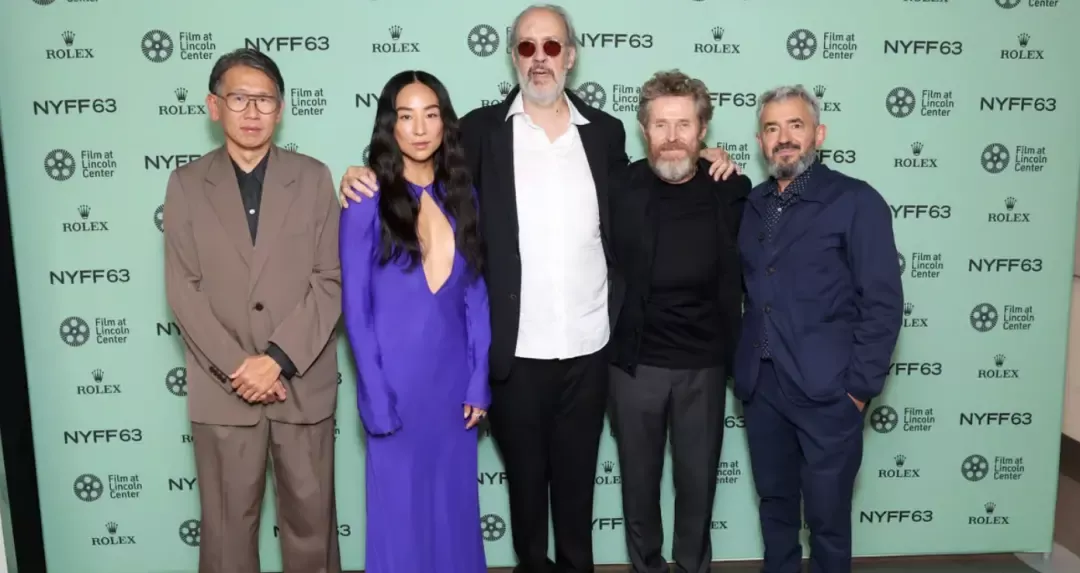 格蕾塔·李与《晚年成名》剧组