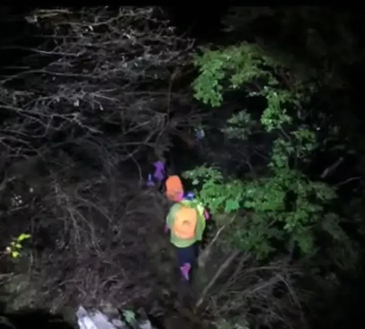 19人徒步团被困河南辉县南太行山悬崖 1人遇难