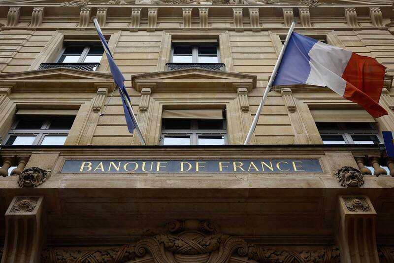 不具名人士透露，罗浮宫已将部分珍稀宝物转移到法兰西银行（Banque de France）金库内。（路透资料照）
