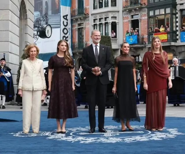 19岁西班牙大公主接手要职，衣品却惹争议