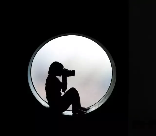 晒意大利女总理“色情照”网站，被反击